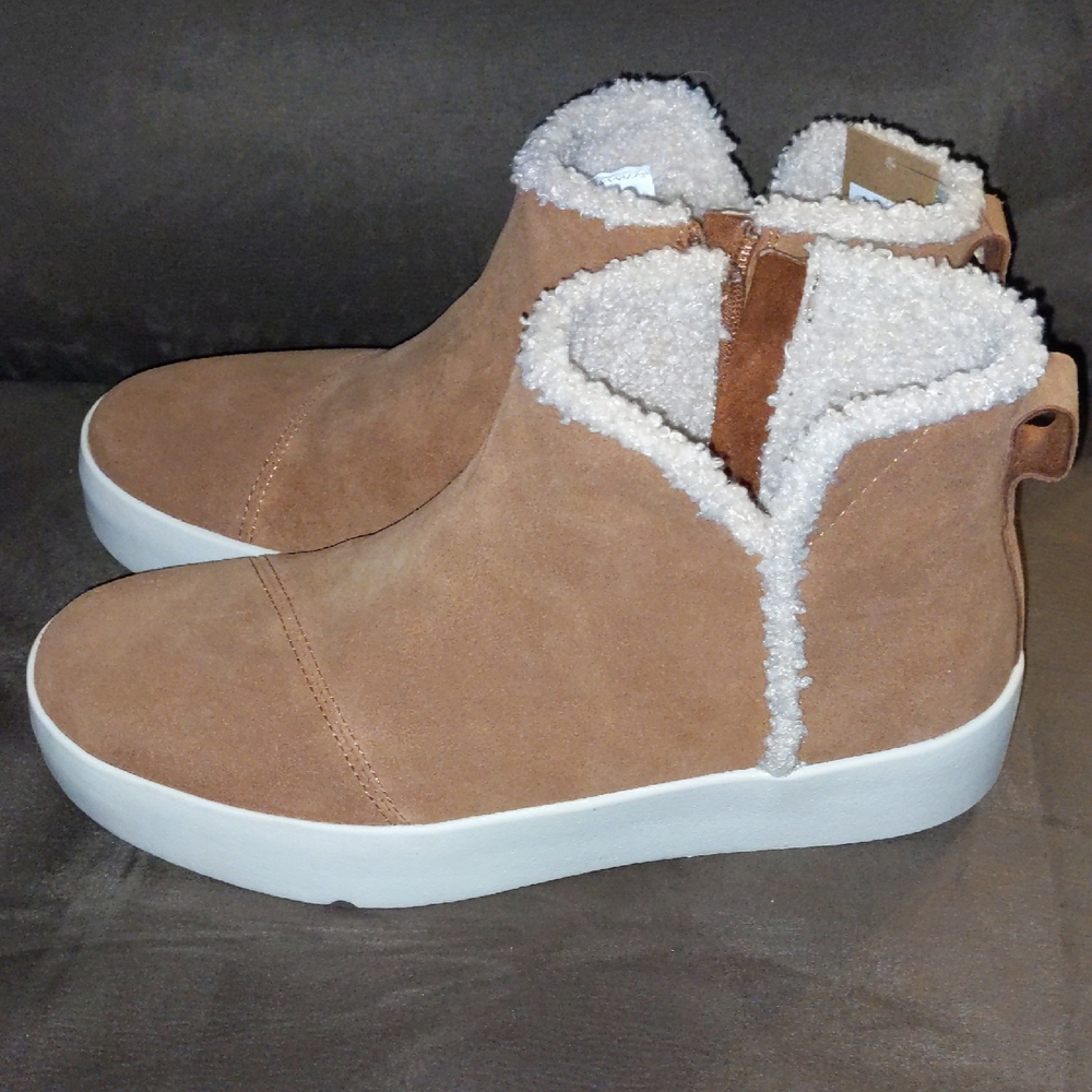 Toms Women's Brown Suede Winter Boots